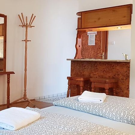 Hotel Paar Szieszta Gyor Bagian luar foto