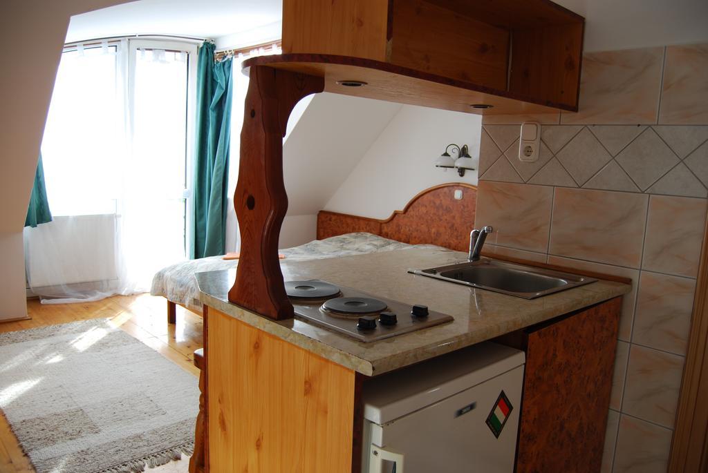 Hotel Paar Szieszta Gyor Bagian luar foto