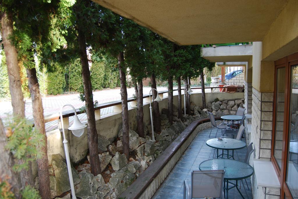 Hotel Paar Szieszta Gyor Bagian luar foto