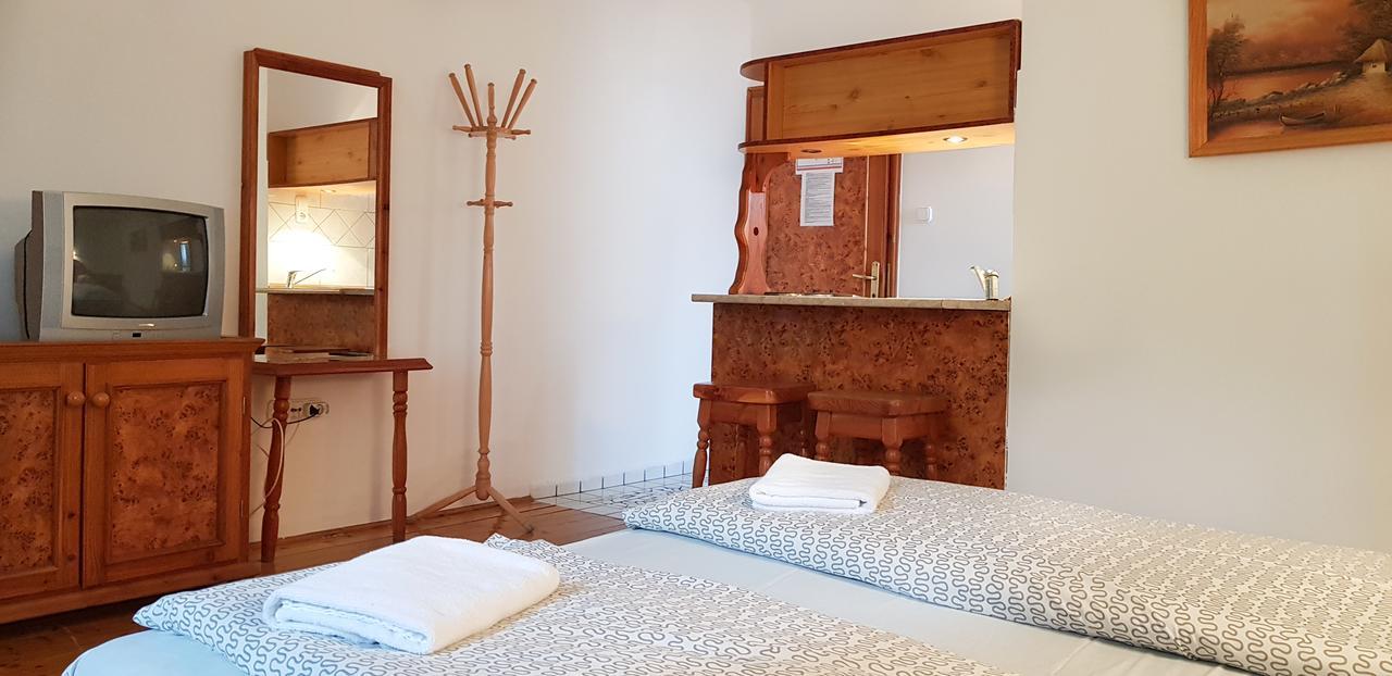 Hotel Paar Szieszta Gyor Bagian luar foto