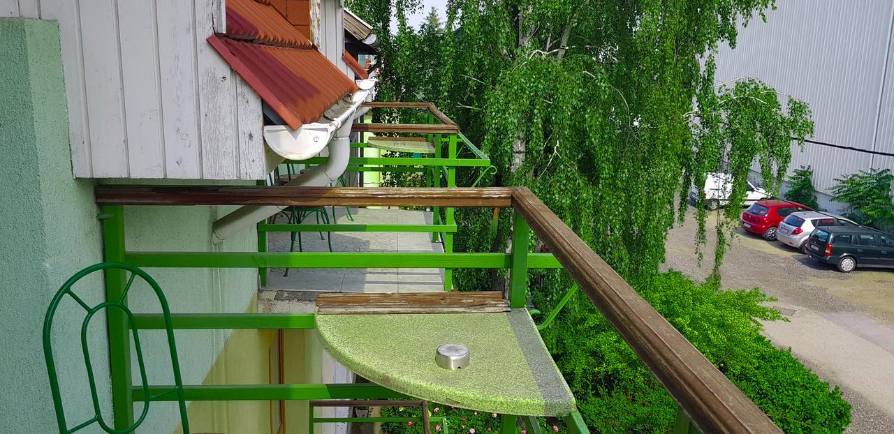 Hotel Paar Szieszta Gyor Bagian luar foto