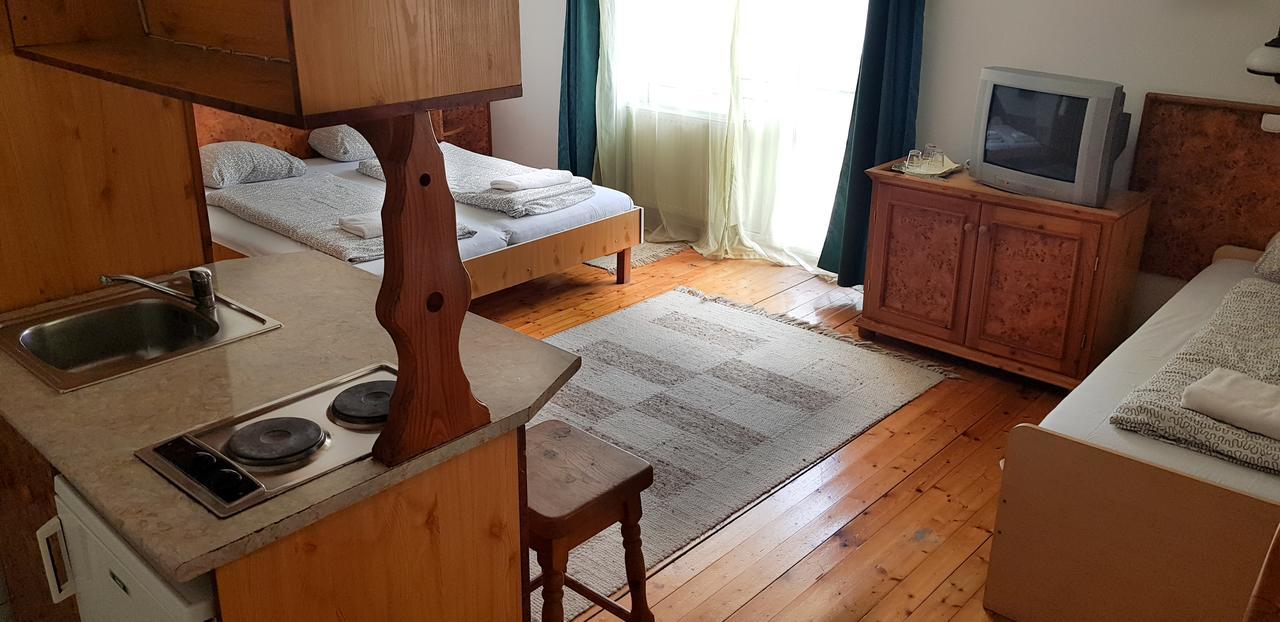 Hotel Paar Szieszta Gyor Bagian luar foto