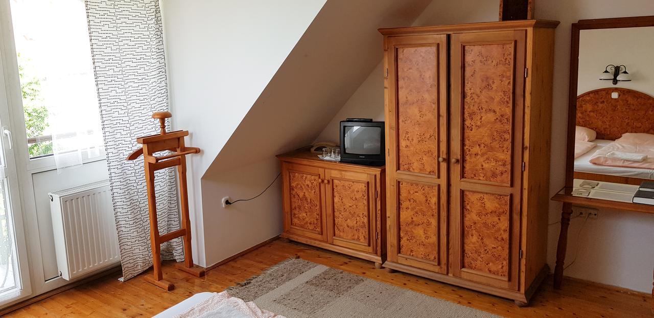 Hotel Paar Szieszta Gyor Bagian luar foto